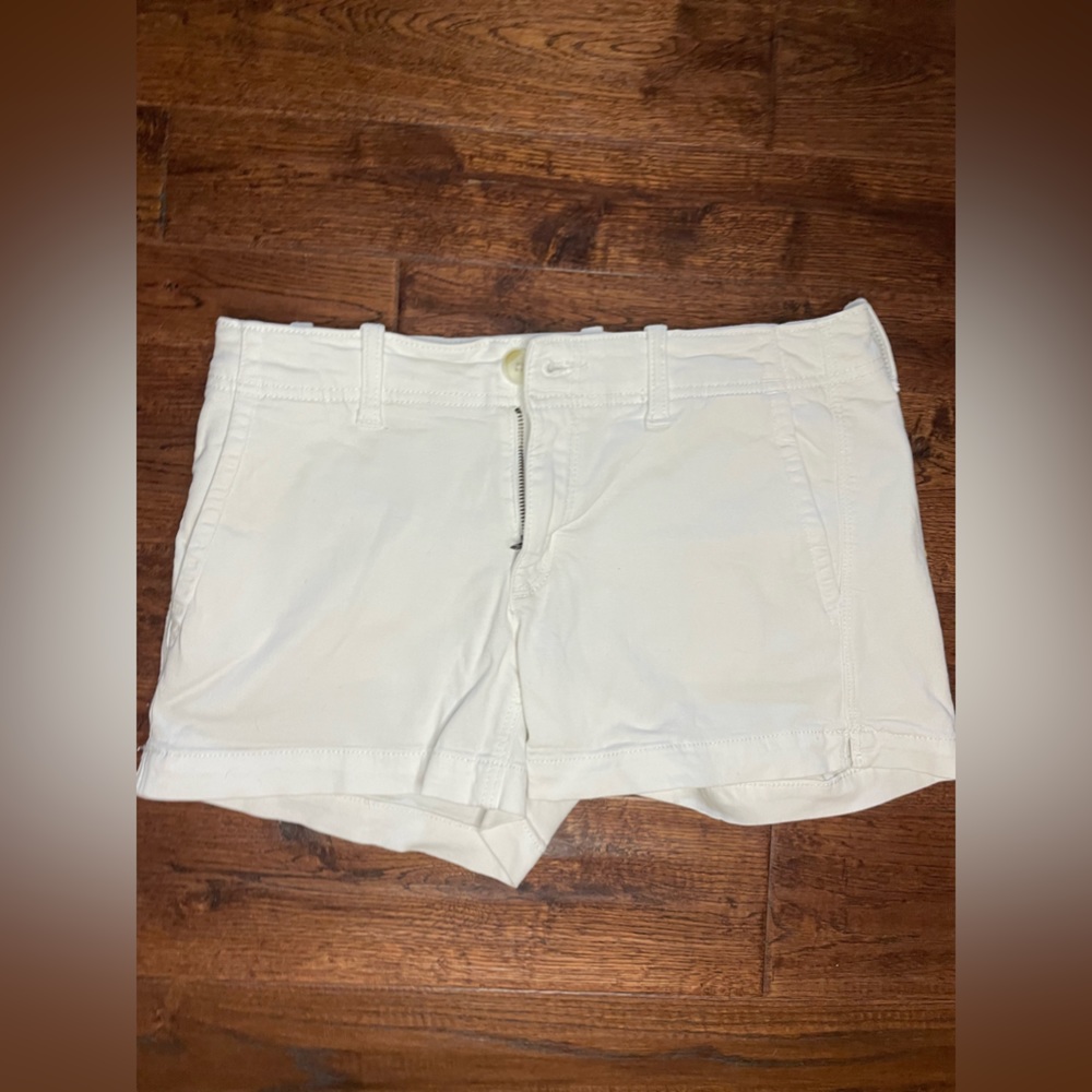 American Eagle White Super Stretch Shorts
